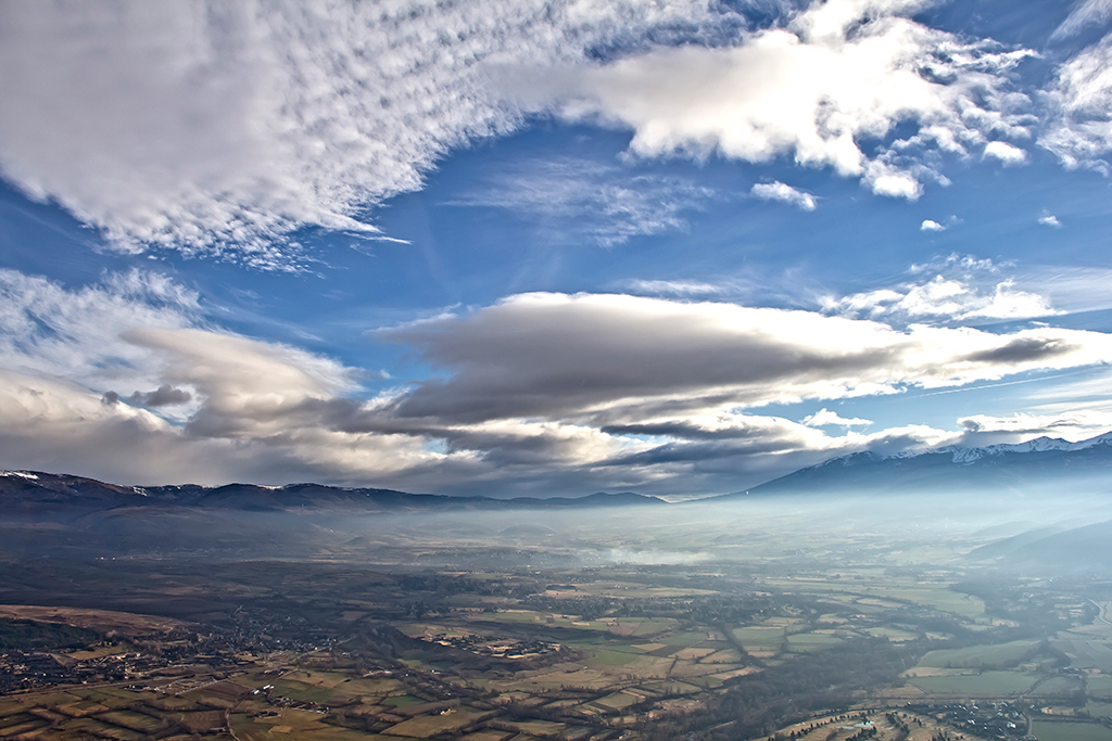 A vista de pàjaro
Foto tomada en La Cerdanya desde un globo aerostático, se pueden ver diferentes tipos de nubes.
