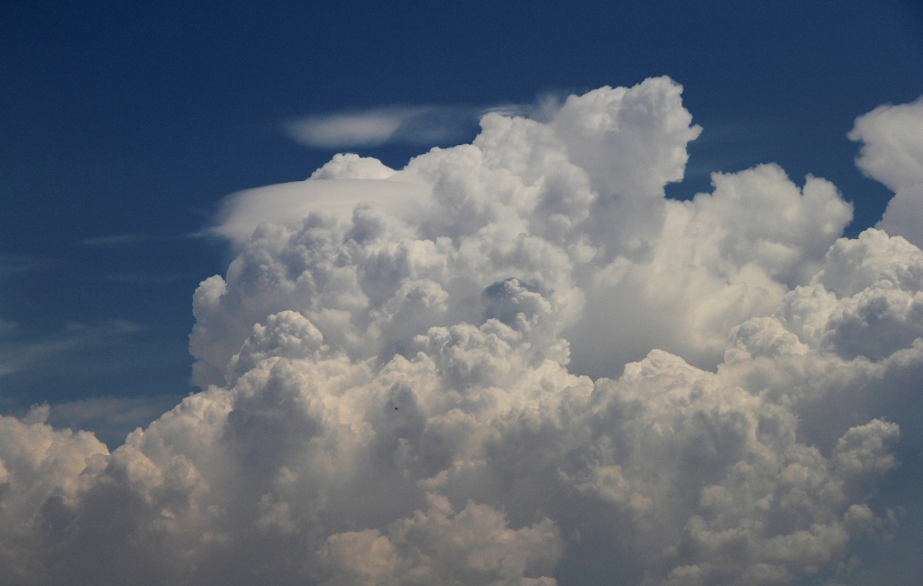 Formacion de cumulonimbus
Este final de primavera se caracteriza por la formación de tormentas por la tarde. 
