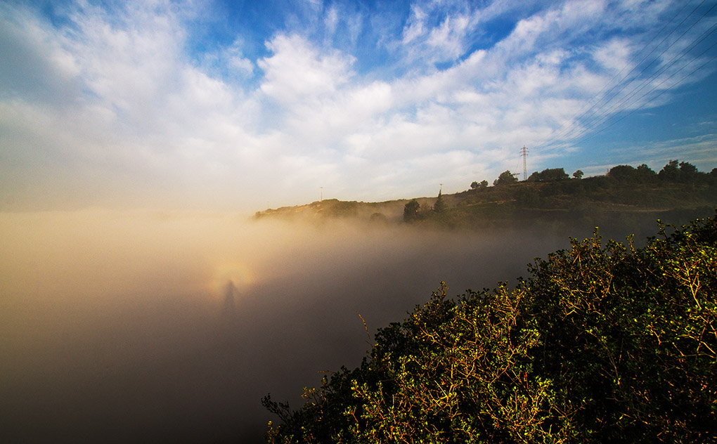 Espectro de Brocken en un mar de niebla (SEGUNDO PUESTO FOTOVERANO'2014)
El 24 de junio de 2014 desde Sant Bartomeu del Grau (Barcelona), pude tomar esta fotografía con un Espectro de Brocken sobre un mar de niebla.
Álbumes del atlas: ZFV14 gloria z_top10trim_mtrs
