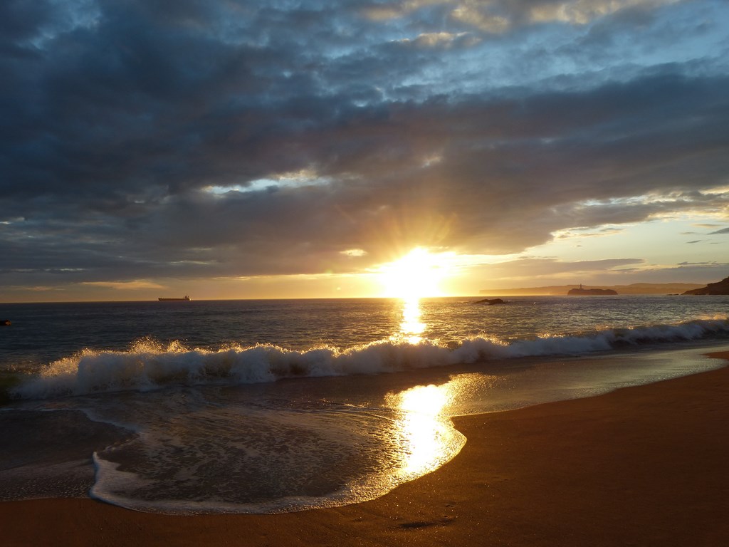 La luz se abre paso
El aumento de la luz solar en primavera se hace patente en este amanecer, en el que el sol se abre paso a través de las nubes hasta llegar a la playa.
Álbumes del atlas: ZFP15 aaa_no_album