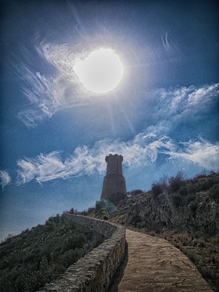 Contrasol
Subiendo a la Torre del Guerro en el parque nacional del Montgó en Denia (Alicante)
