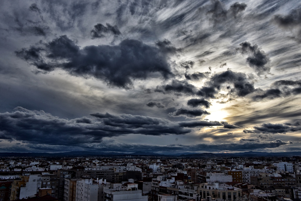 Puesta de sol tormentosa
Espectacular puesta de sol a primeros de Marzo en Valencia
