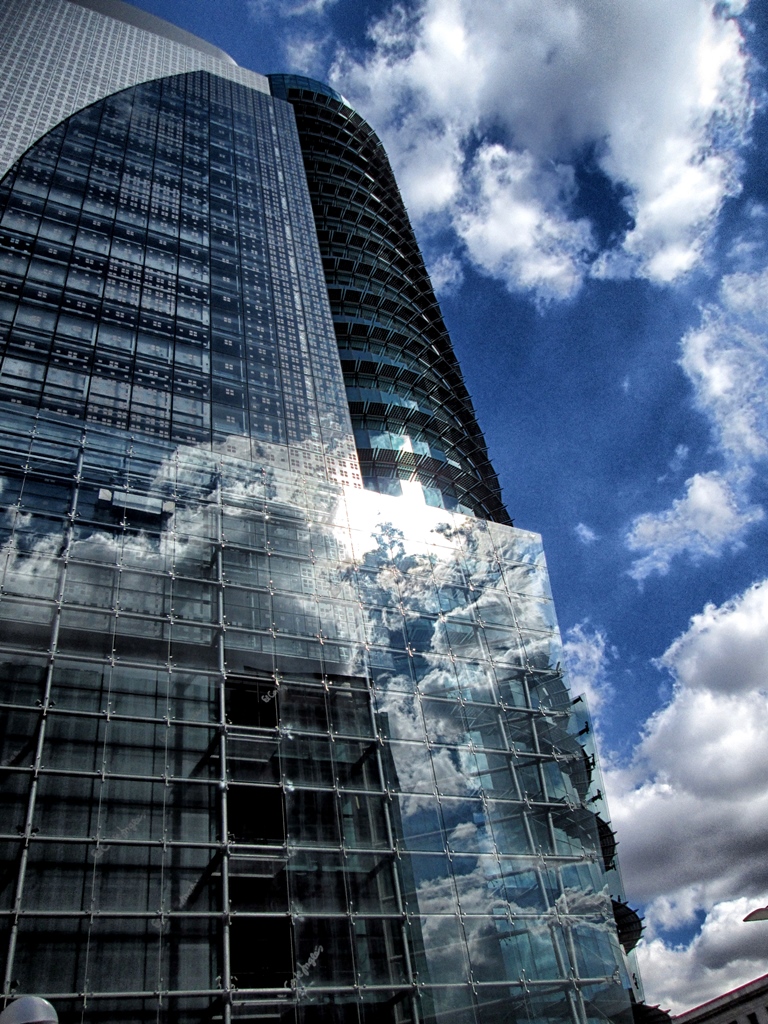 Nubes falsas
Reflejo de nubes bajas en rascacielos de Madrid 
Álbumes del atlas: aaa_no_album
