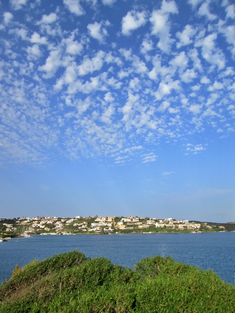 Nubes sobre Mahón
Agrupación de nubes altas sobre Mahón. Foto tomada desde la isla del Rey. 
