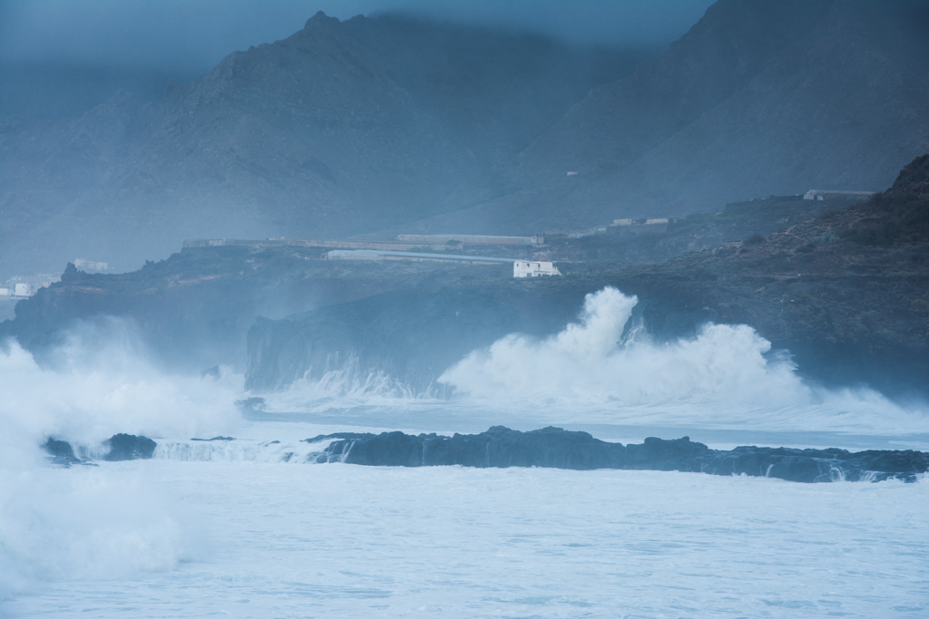 Severidad marina
En determinadas ocasiones se produce un aseveramiento de las condiciones marítimas en Canarias, a consecuencia de duros temporales en altas latitudes enviando un importante mar de fondo.
Álbumes del atlas: olas