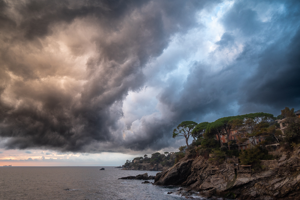 nubes sobre la costa de Genova
Atardecer lluvioso en la  costa mediterranea en el golfo de Genova (Italia)
Álbumes del atlas: zmi24 aaatertuliami24