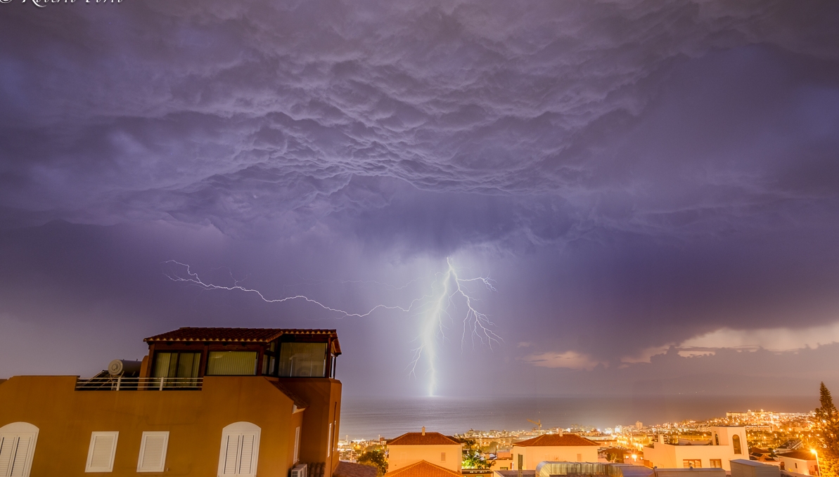 Son poco frecuentes las tormentas eléctricas en Canarias,  el pasado 20 de noviembre  pudimos disfrutar de  una mañana y una tarde con  bastante actividad eléctrica en nuestra isla
