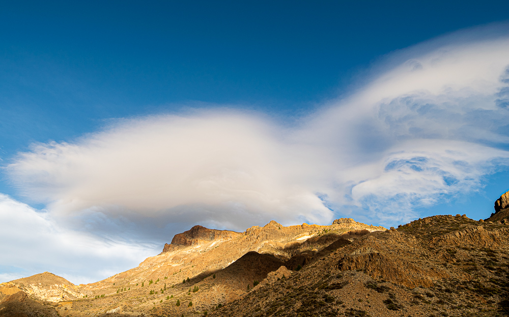 Sombrero Guajara y nubes fantasma 
Las nubes fantasma forman este sombrero sobre el segundo pico mas alto de Tenerie,la Montaña Guajara
Álbumes del atlas: nubes_fantasma