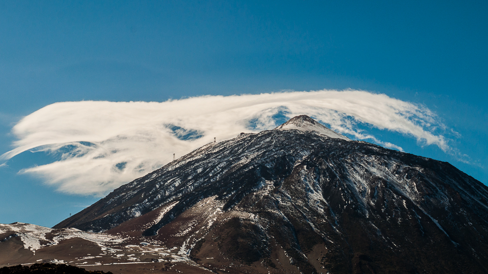 la  nube al acecho
una nube con aspecto amenazador  sobre el Teide
