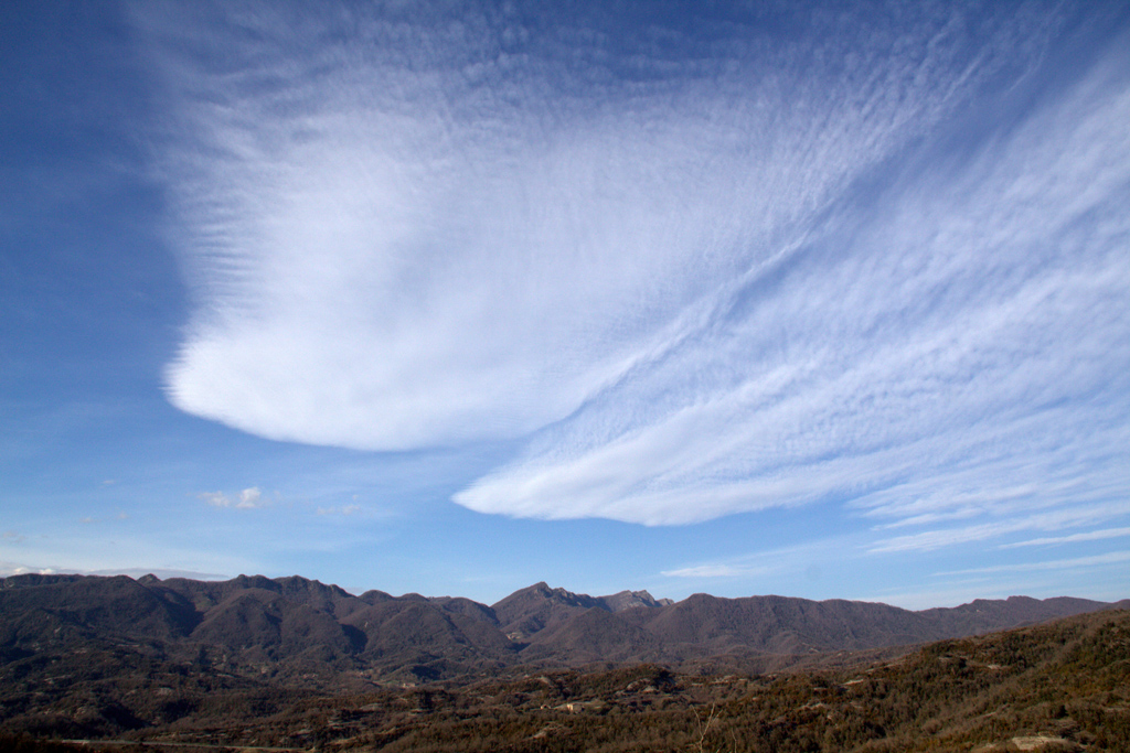Cirrocumulus lenticularis
"Nubes de viento"

Estas son las espectaculares nubes de viento que se pudieron ver la tarda del 23 de Marzo
Álbumes del atlas: ZFP18 cirrocumulus_lenticularis