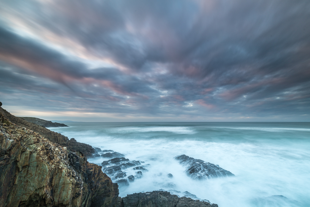 nubes de tormenta de color!
ocaso de tromenta en la costa de Tapia de Casariego, asturias, con cierto oleaje en la costa, dejando nubes de color ...

