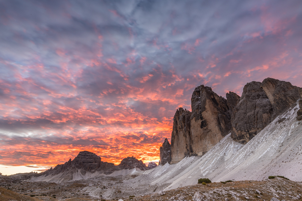 AMANECER EN DOLOMITAS
amanecer de color en Tri Cime di Lavaredo, Dolomitas, Italia
