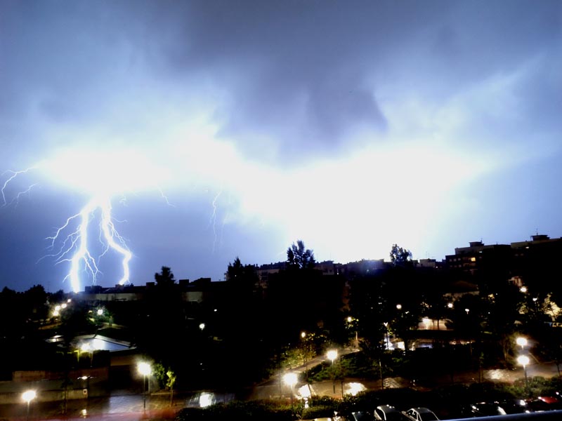 Raíces
Rayos de una tormenta nocturna tal como se veía desde mi balcón, en la localidad de Vila-seca, provincia de Tarragona.
