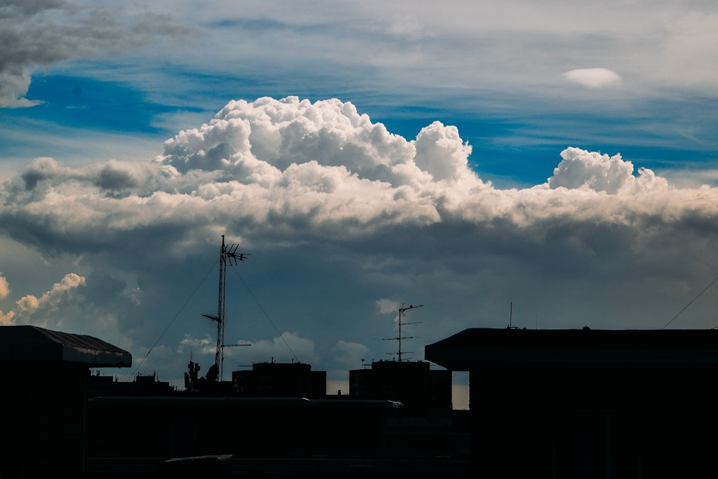 Presagio de tormenta
Nubes blancas que crecen hacia arriba muy rapido....tormenta segura
Álbumes del atlas: zfp22