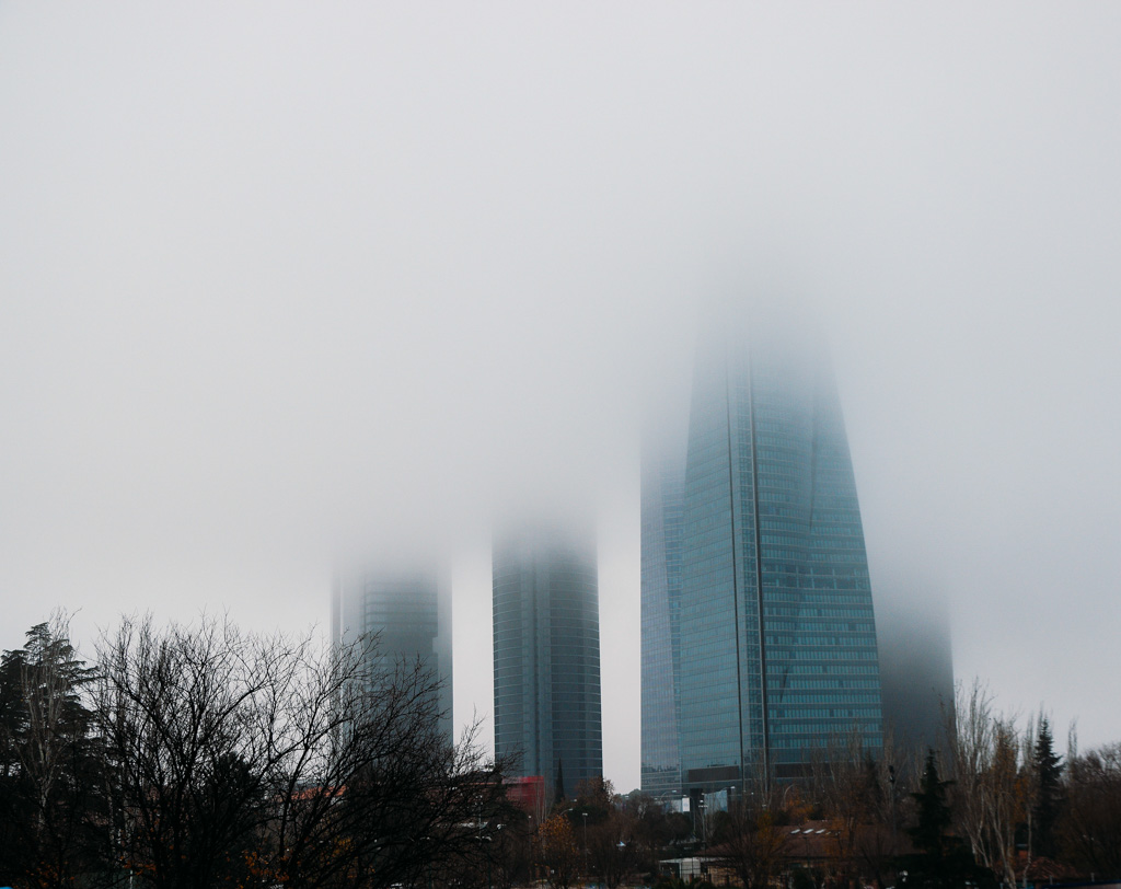 Entre nieblas
Las grandes torres de Madrid entre las nieblas de la mañana
