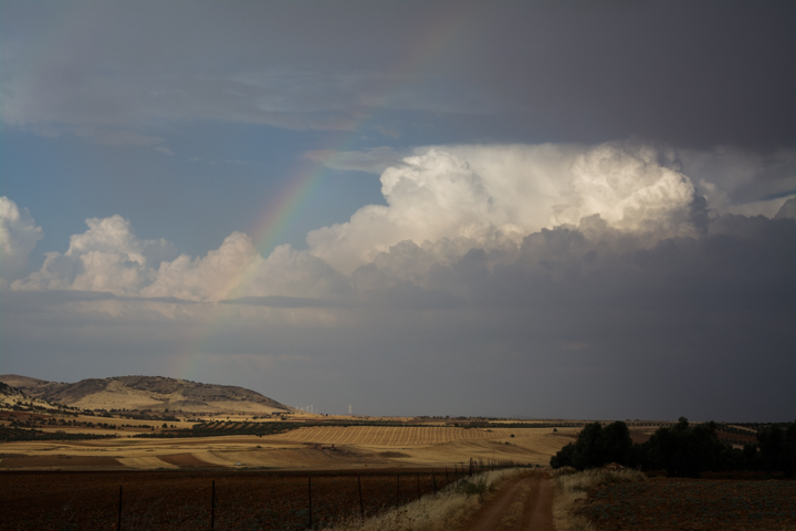Arcoiris sobre cumulonimbus
Increible tormenta la que se apreciaba desde Aldea del Rey y localizada al este de la localidad manchega de Almagro 
