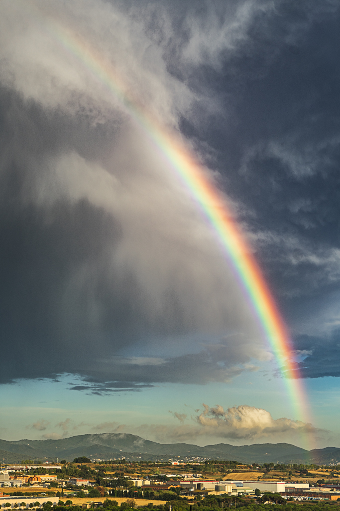 ARCO IRIS
Después de toda la tarde intentado salir de de bajo de la tormenta a última hora se pudo contemplar un espectacular arcoiris

