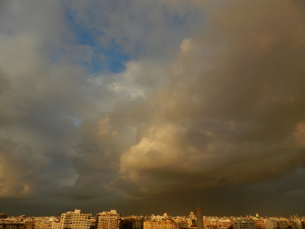 Nubes de tormenta
Atardecer de tormenta en Valencia ciudad
Álbumes del atlas: aaa_no_album