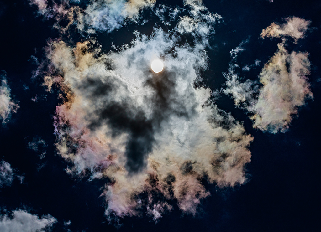 Nubes iridiscentes VI
Iridiscencias alrededor del sol
Álbumes del atlas: aaa_no_album