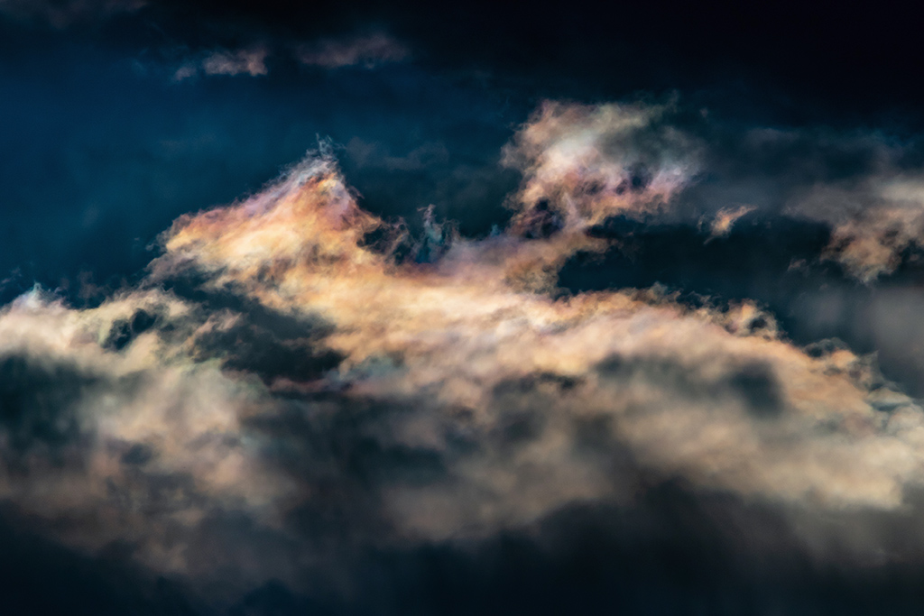 Nubes iridiscentes VIII
Nubes iridiscentes que se formaron cerca del horizonte, en el cabeço d'or
