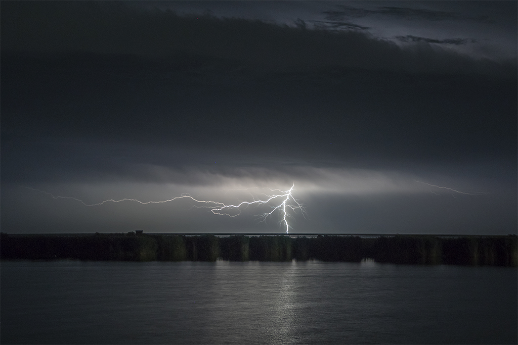 Tormenta en el mar
Madrugada del 30 de junio con una tormenta frente a la costa del Delta del Ebro, con bastantes descargas eléctricas.
Álbumes del atlas: ZFV17 rayos