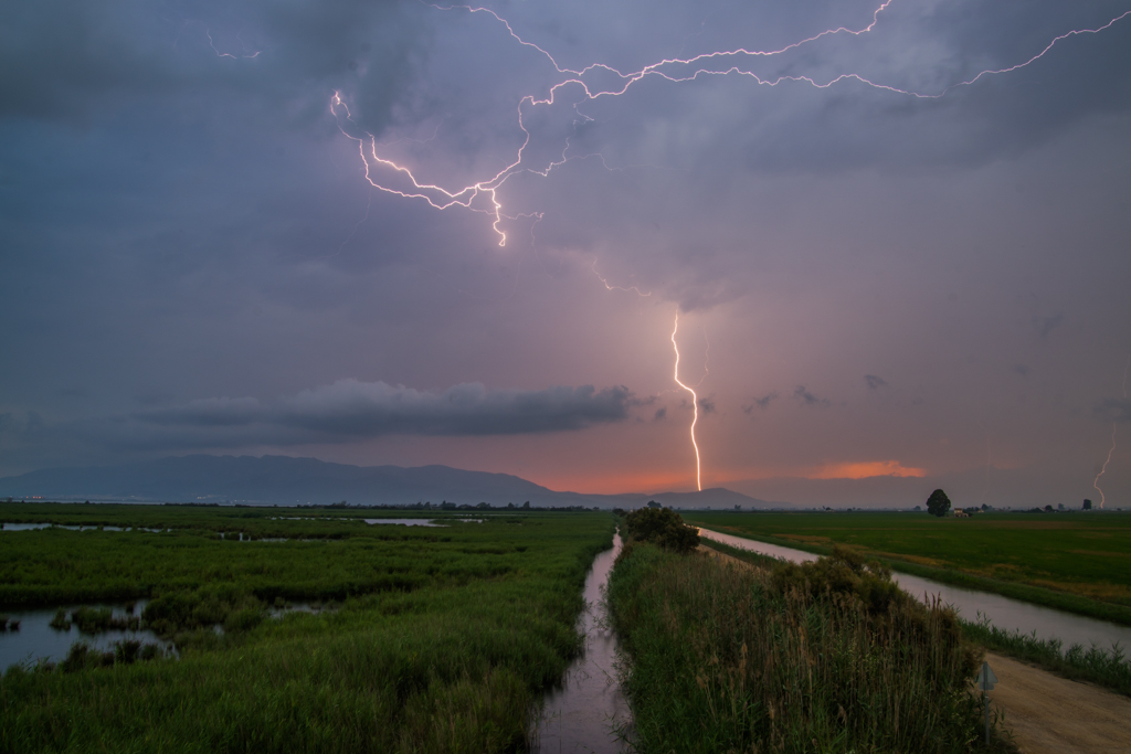 Tormenta eléctrica en el Delta del Ebro
Atardecer de julio con una tormenta eléctrica entrando por el Delta del Ebro
Álbumes del atlas: ZFV18 rayos
