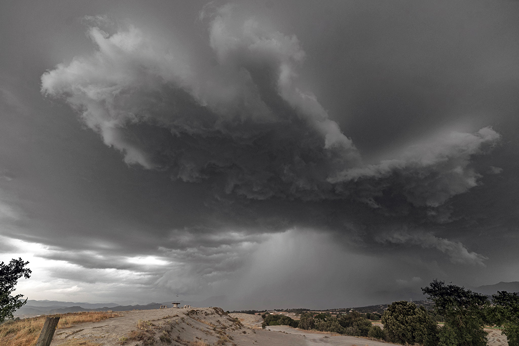 Descarga una fuertes tormenta de granizo, 
