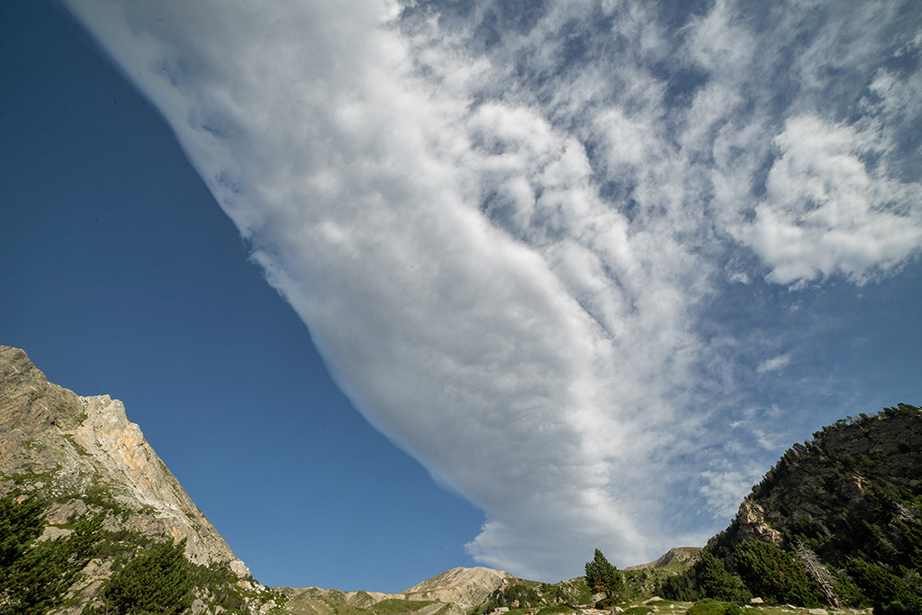 Nube de viento

Gran lenticular cubre el cielo entre el Gra de Fajol  y Bastiments, la cuna del Ter

