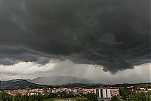 Nombre del archivo=1-Cielo_Amenazador_con_tormenta_DSC2266.jpg
Tamaño del archivo=448Kb
Dimensiones=1200x800
Fecha añadida=Junio 06, 2025 1-Cielo_Amenazador_con_tormenta_DSC2266.jpg