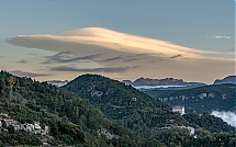 9-Nuvol_Lenticular_sobre_les_Guilleries_i_Sau.jpg
