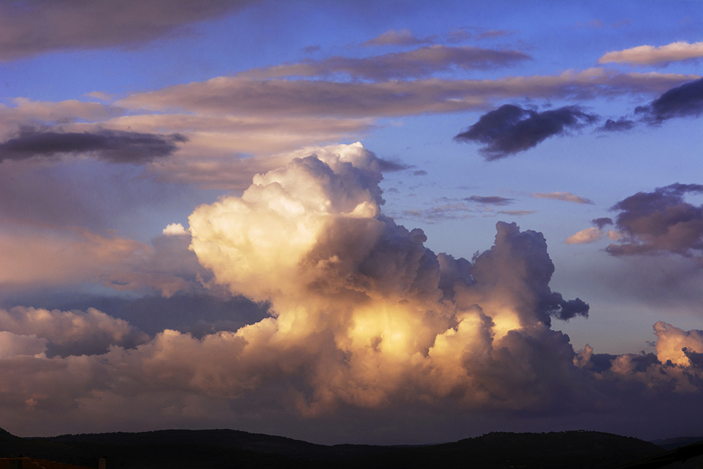Perrito
Nube con forma de perrito
Álbumes del atlas: ZFV17 nubes_que_se_parecen_a_objetos