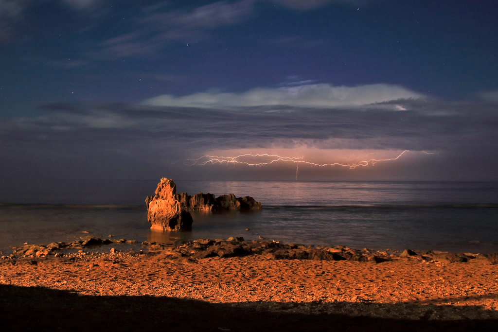 Rayos nube-nube, nube-mar
Tormenta eléctrica nocturna frente a las costas de Dénia
