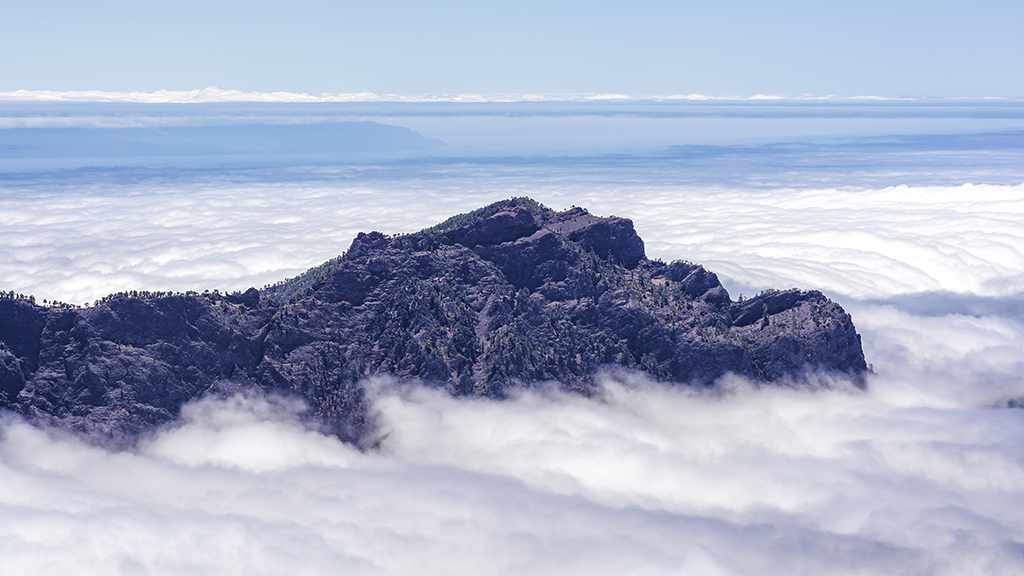 Mar de nubes en La Palma
Vista del mar de nubes sobre la Caldera de Taburiente, en la isla de La Palma
