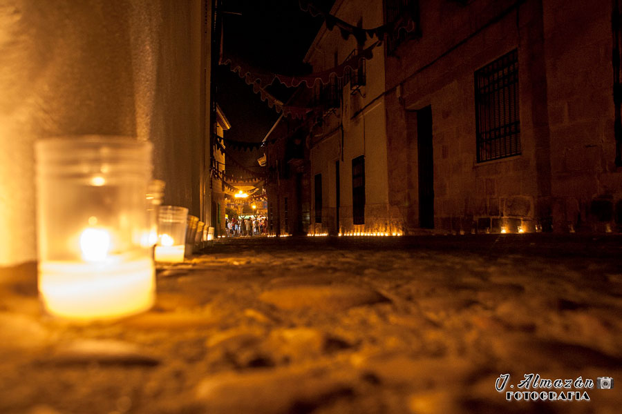 NOCHE DE VERANO MEDIEVAL
Noche de verano en Baños de la encina, Jaén, en fiestas medievales de la rosa de baños de la encina. mucho calor esa noche.

