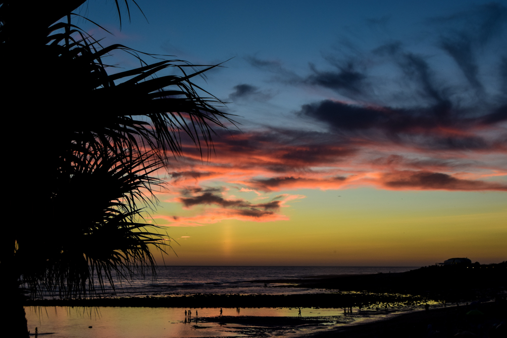 Pinceladas
En la costa española, el sol actúa como un magnífico pintor dejándonos toques de colores cálidos en sus lienzos: las nubes. 
