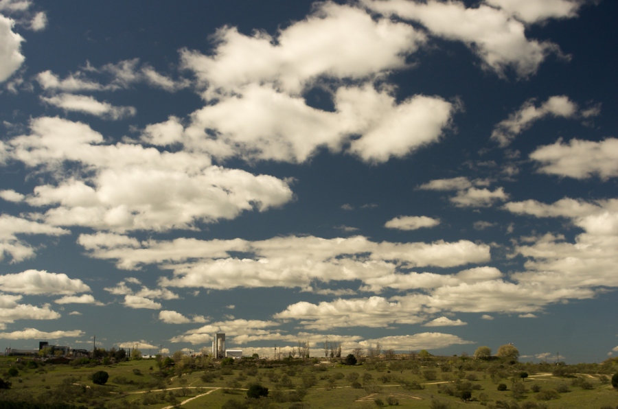 Cumulus humilis
"Fusion de Nubes en Paisaje"
Panorámica desde las afueras de Majadahonda donde se aprecia un mar de nubes de distinas formas y tamaño.
Álbumes del atlas: cumulos_humilis