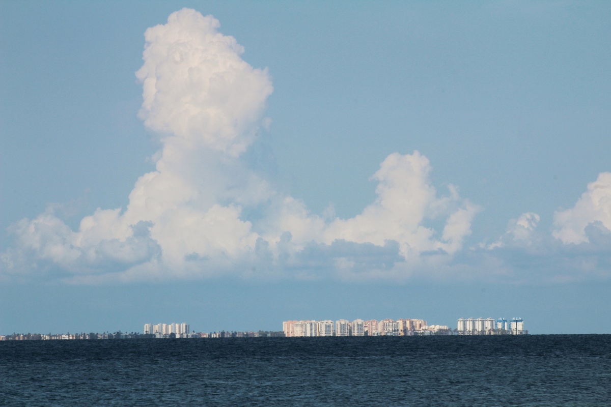 Cumulonimbus calvus de primavera sobre la Manga del mar menor, Cartagena 
