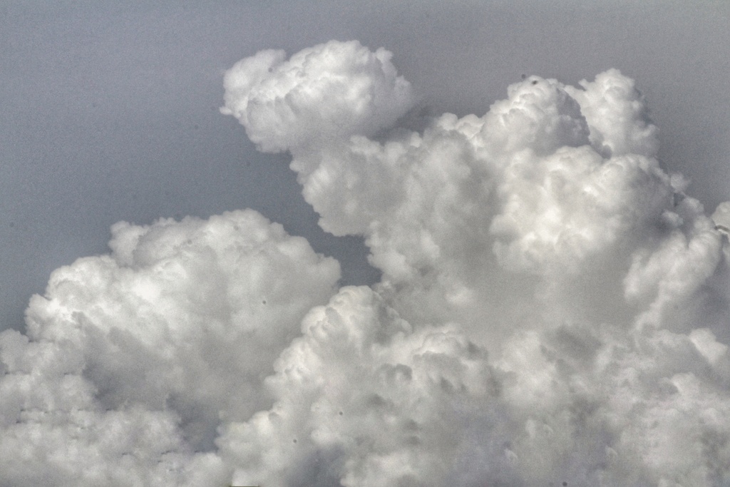 La tarde del 29 de agosto estaba el cielo repleto de nimbus y cumulonimbus y no perdí la oportunidad de fotografíar todos los que pude y sus detalles 
