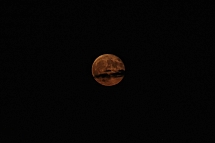 Superluna de esturión nublada