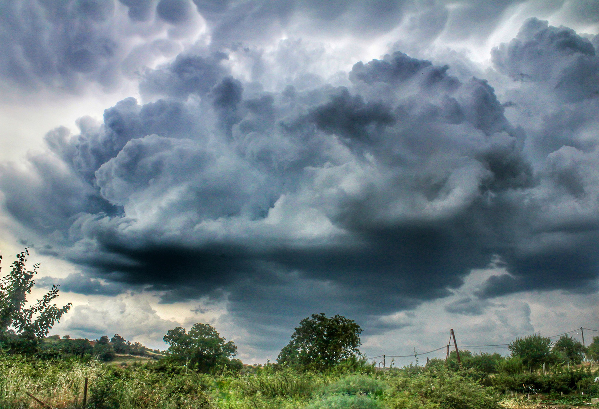 Fin a la serie de fotos de la gran tormenta que pude captar en julio de 2019 en mi pueblo Aldeadávila de la Ribera, Salamanca. Por aquel entonces esta pasión por la meteo ya me corría por las venas , pero aún ni siquiera era consciente realmente de ello , aún así no pude evitar captar esta gran tormenta con mammatus que hicieron de mis delicias aquella tarde, espero que os guste 
