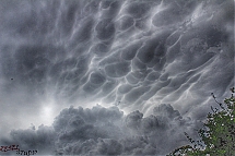 Nubes mammatus amenazantes