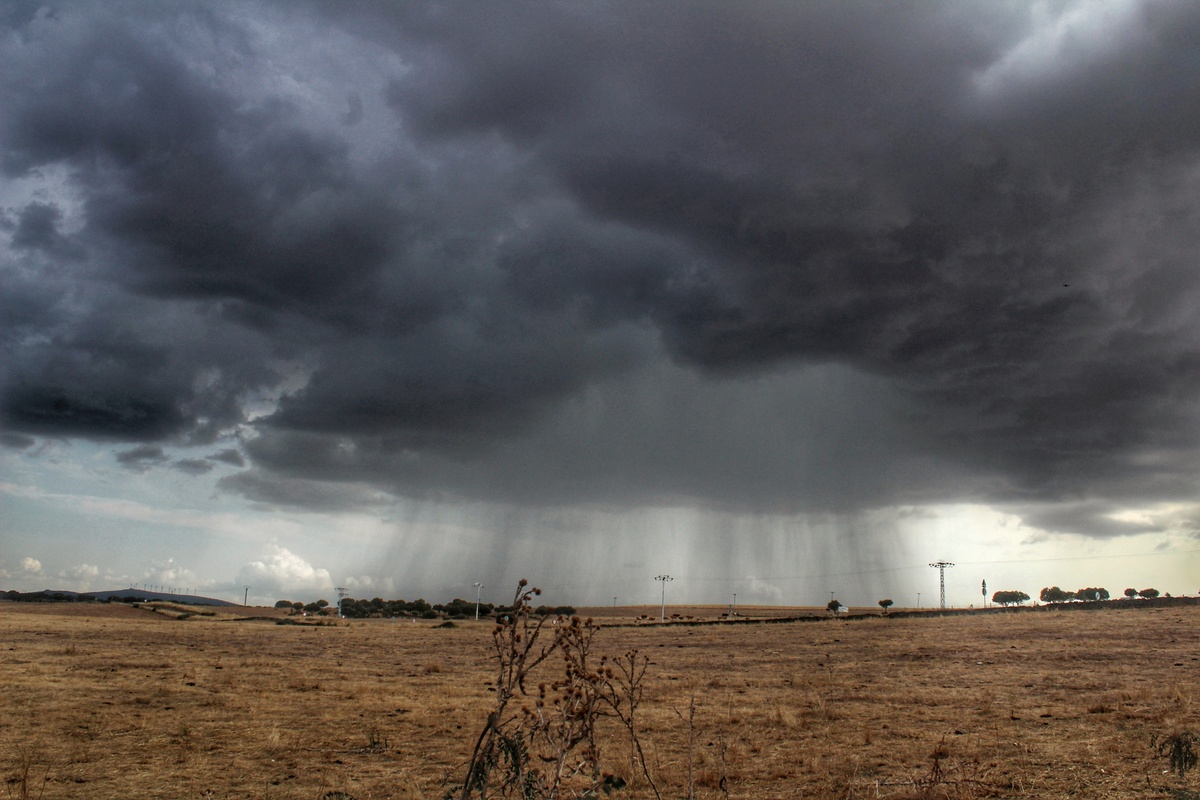 Tarde muy intensa atmosféricamente la del 19 de septiembre que dejó trombas como esta de agua y granizo también con esta nube tan imponente en el campo salmantino
