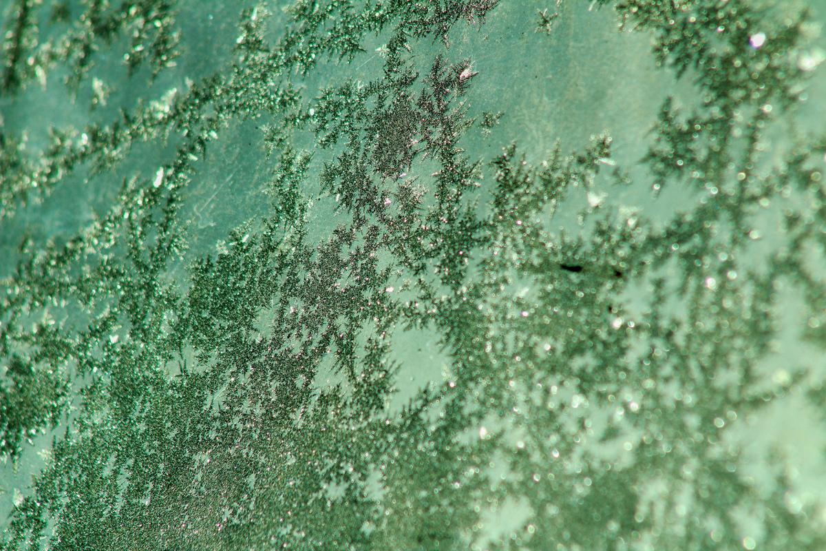 Otra toma de los cristales de hielo con más detalle que tienen éstas formas tan curiosas que me llamaron tanto la atención y que parecen forman un pequeño mundo distinto dentro del nuestro. 
