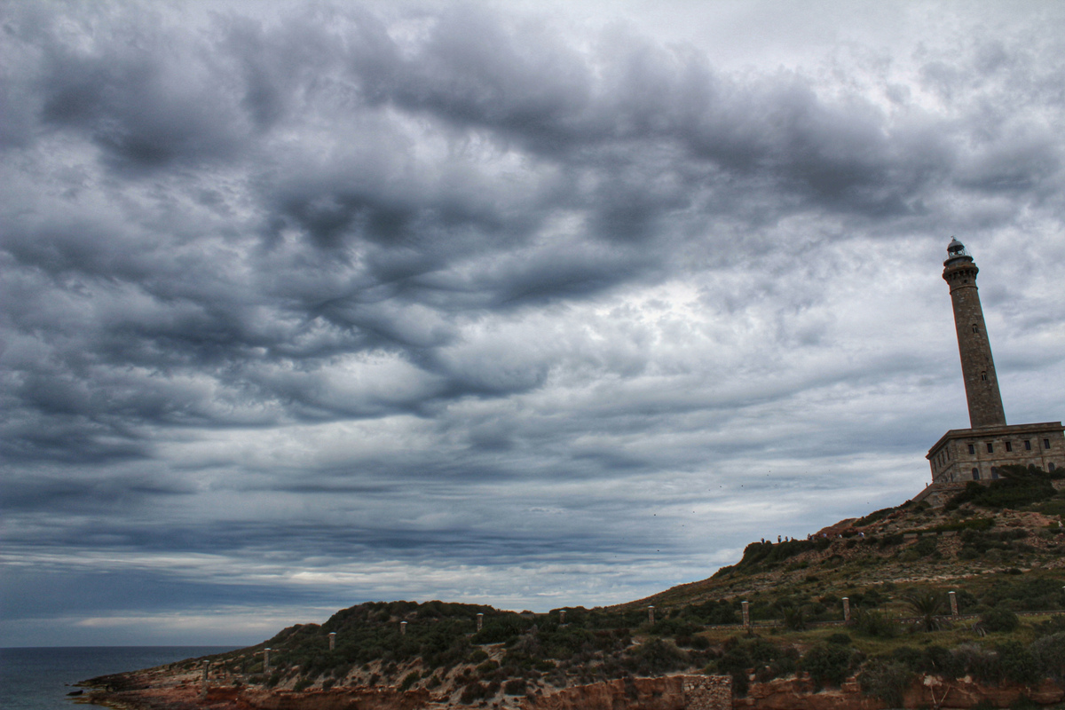 Formación de nubes undulatus tras el paso de una tormenta por la Manga del mar menor desde el Faro de Cabo de palos en Cartagena, espero que os guste 
