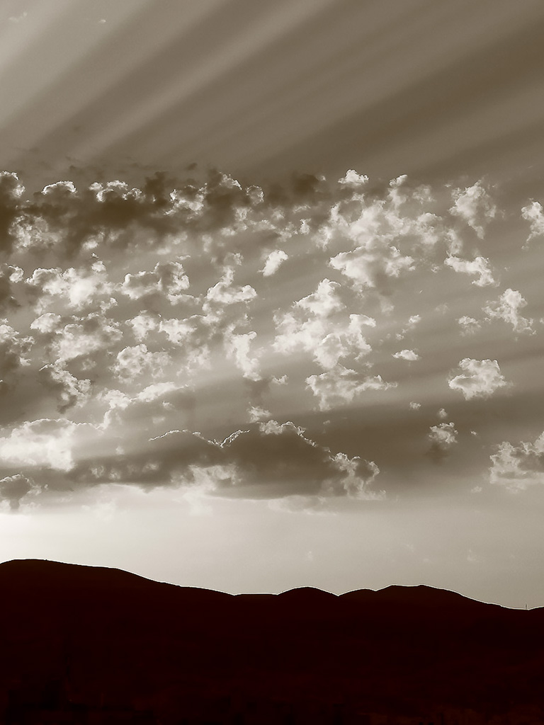 "JULIO"
Fotografía que muestra en primer término la Sierra de Gádor de Almería, en el segundo tercio hay formaciones de nubes que semejan estallidos de cohetes y en el último tercio se ve filtraciones del sol de poniente. La atmósfera general lleva a reflexionar y quedarte mirando la evolución de las nubes.
