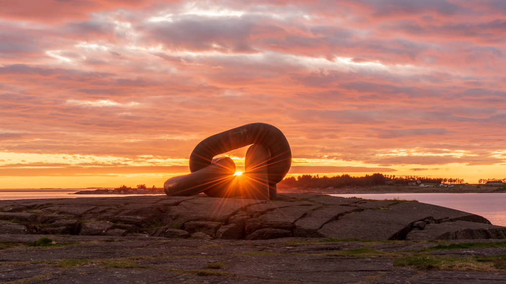 Puesta de sol en La Cadena Rota
Memorial decicado a la gente que perdio la vida en un accidente de una plataforma petrolera en la costa noruega 
Álbumes del atlas: zfp21