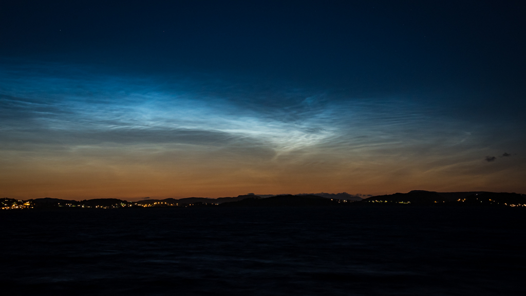 Nubes noctilucentes o mesosfericas
Nubes peculiares que aparecen de noche en las latitudes del norte de Europa iluminadas por el sol
Álbumes del atlas: zfv21