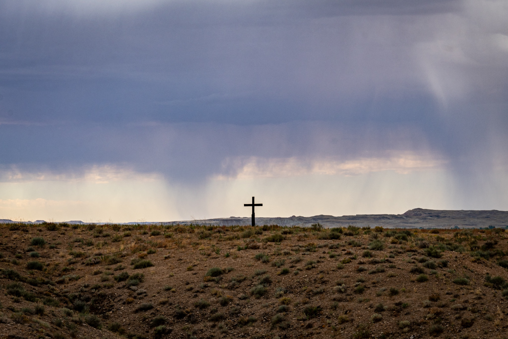 LLuvia destras de la cruz
La lluvia estaba haciendo acto de pesencia en una colina con una cruz
