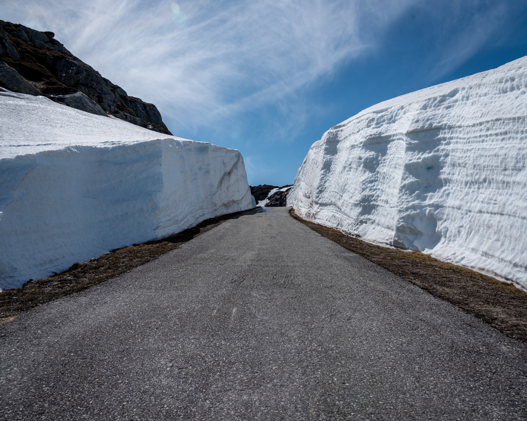 Aun queda nieve
Apertura de la carretera que lleva a Lysebotn desde Sirdal en Noruega, que permancee cerrada durante todo el invierno debido a la gran cantidad de nieve
