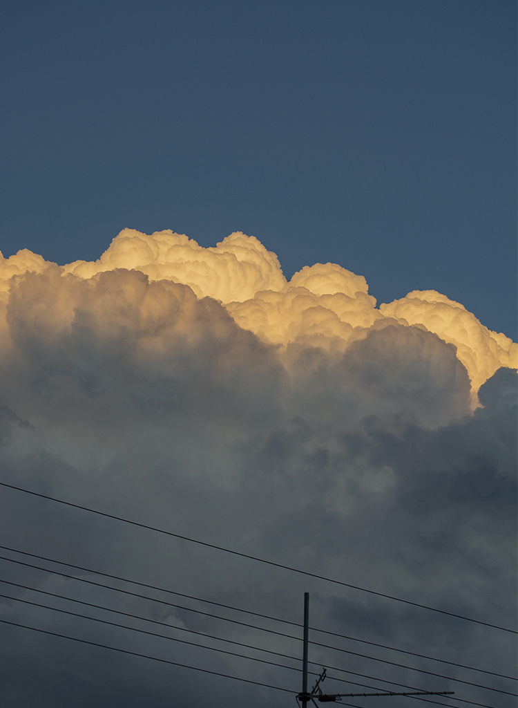 Nubes y cables 
Nubes de Mayo 
Álbumes del atlas: aaa_no_album